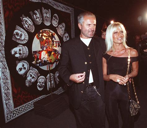 dove è stato ucciso versace|20 anni fa l’omicidio di Gianni Versace: la tragica fine del grande .